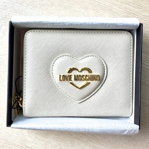 NEW ♥️ Love Moschino Cream Key Card Holder with Heart Design - Picture 3 of 6